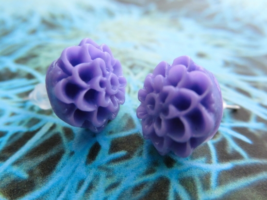 Preview: Ohrstecker Blume Harz Cabochon Crysantheme Blüte